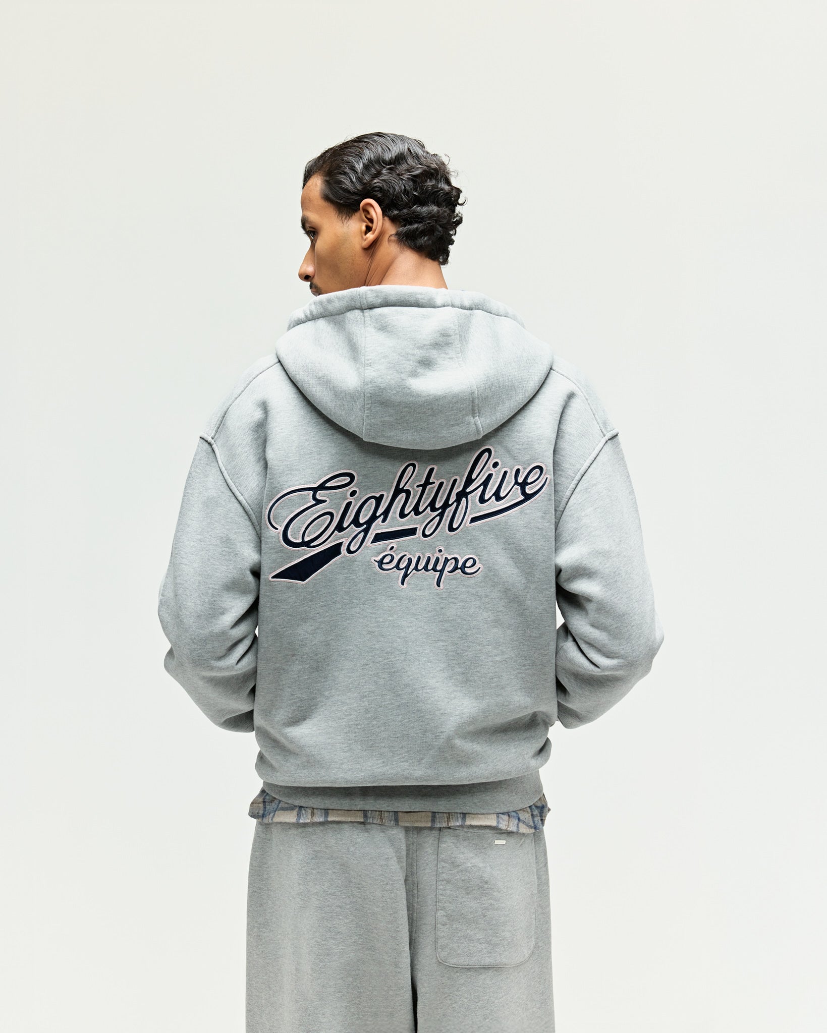 eightyfive-embroidered-zip-hoodie-grau-baumwolle image 3