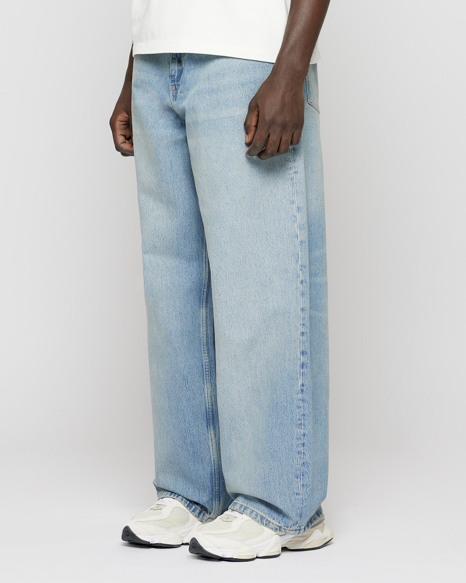 eightyfive-bottoms-wide-denim-jeans-light-wash-blue image 3