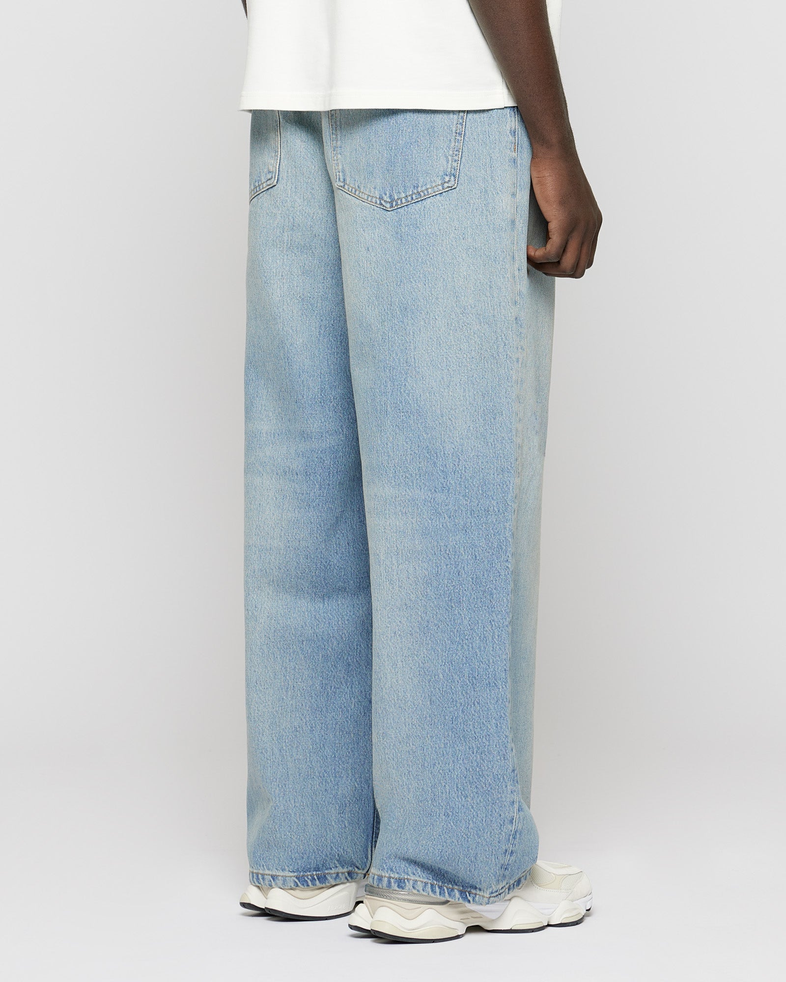 eightyfive-bottoms-wide-denim-jeans-light-wash-blue image 4