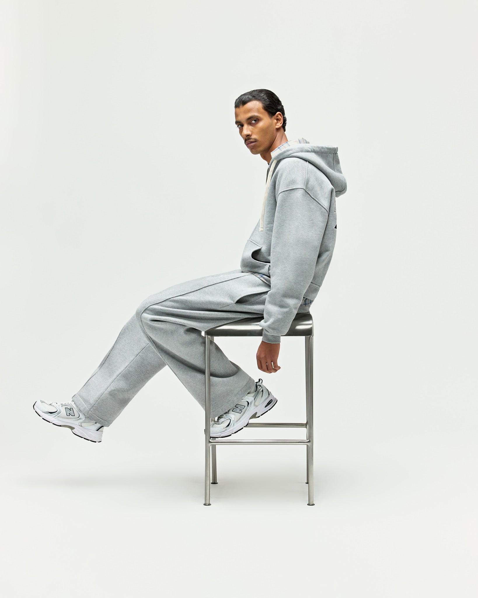 eightyfive-embroidered-zip-hoodie-grau-baumwolle image 6