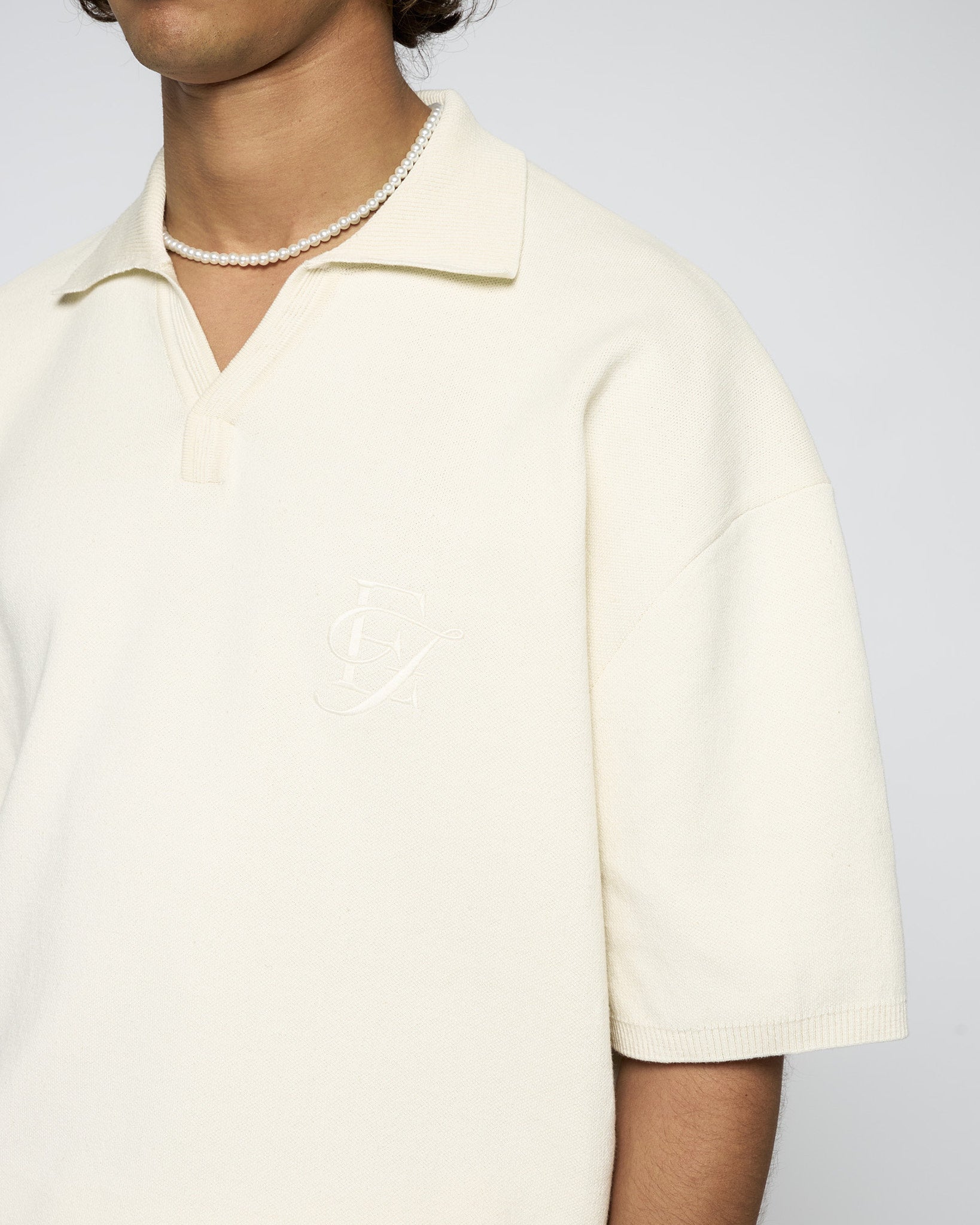 eightyfive-cropped-knit-polo-t-shirt-off-white-stickerei image 6