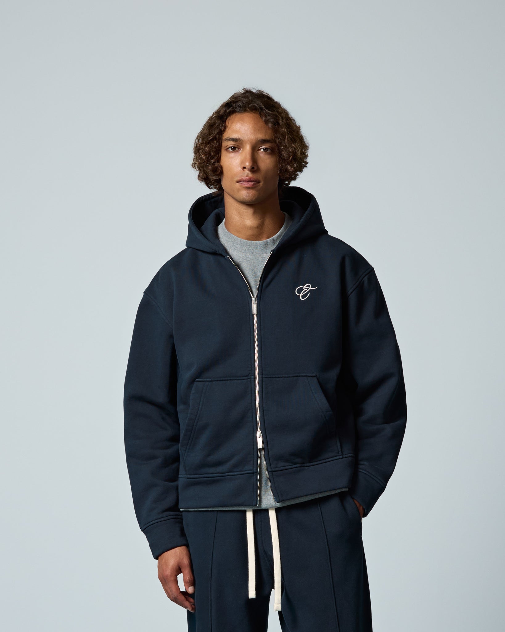 eightyfive-tops-embroidered-zip-hoodie-navy-stickerei-baumwolle image 3