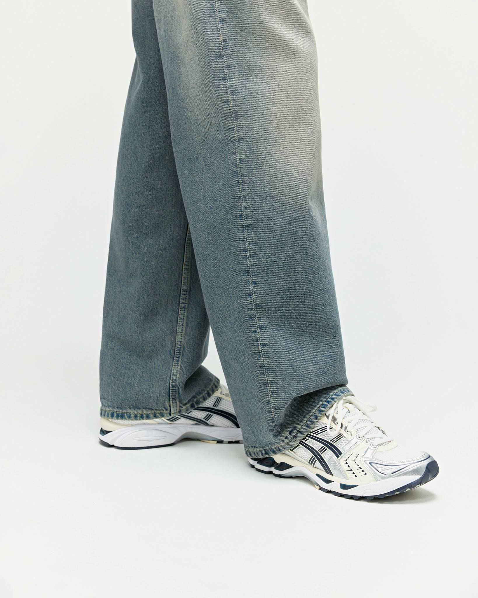 eightyfive-relaxed-denim-jeans-azure-blue-relaxed-fit image 6