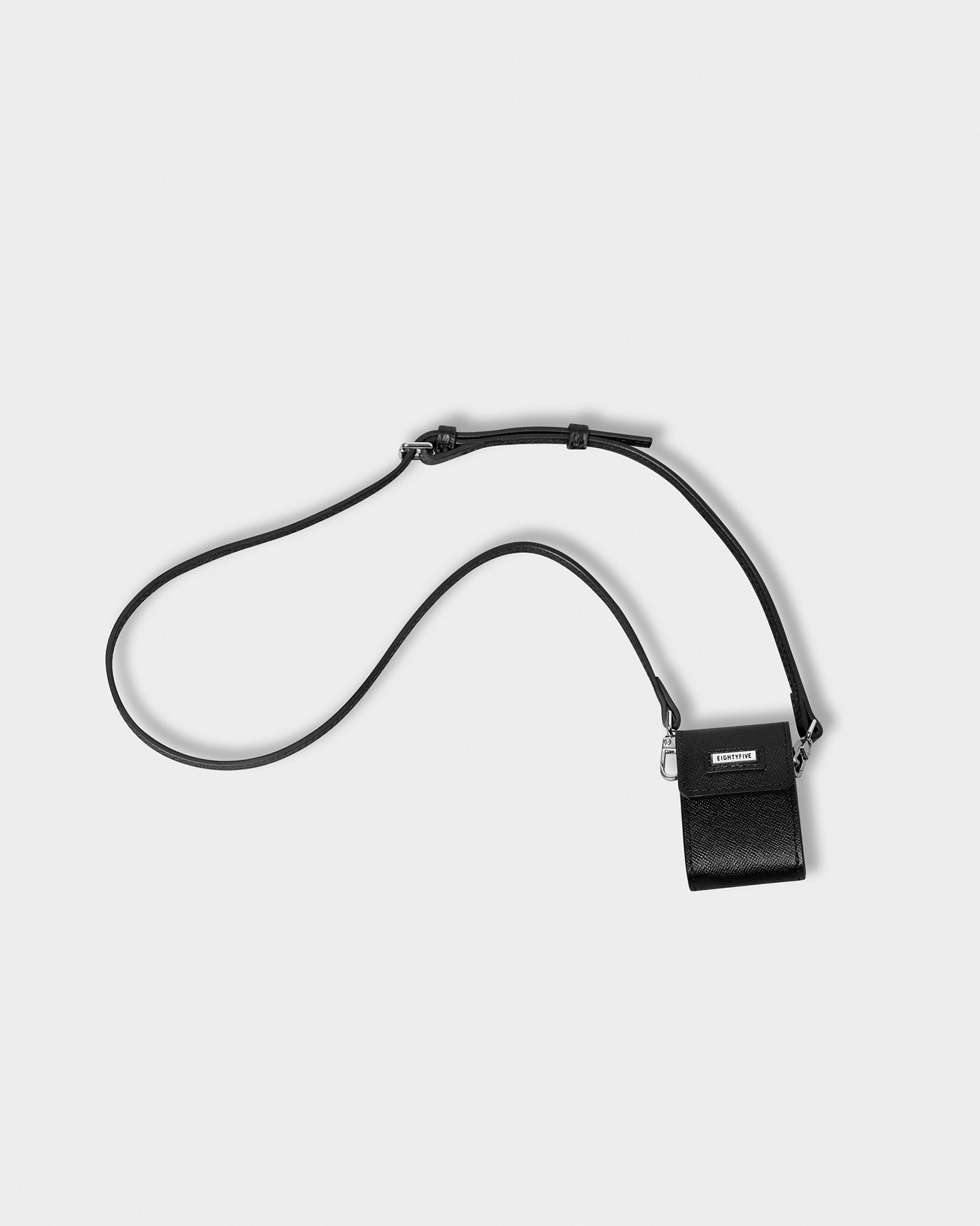 eightyfive-leather-airpod-case-h-lle-schwarz-saffiano-leder image 4