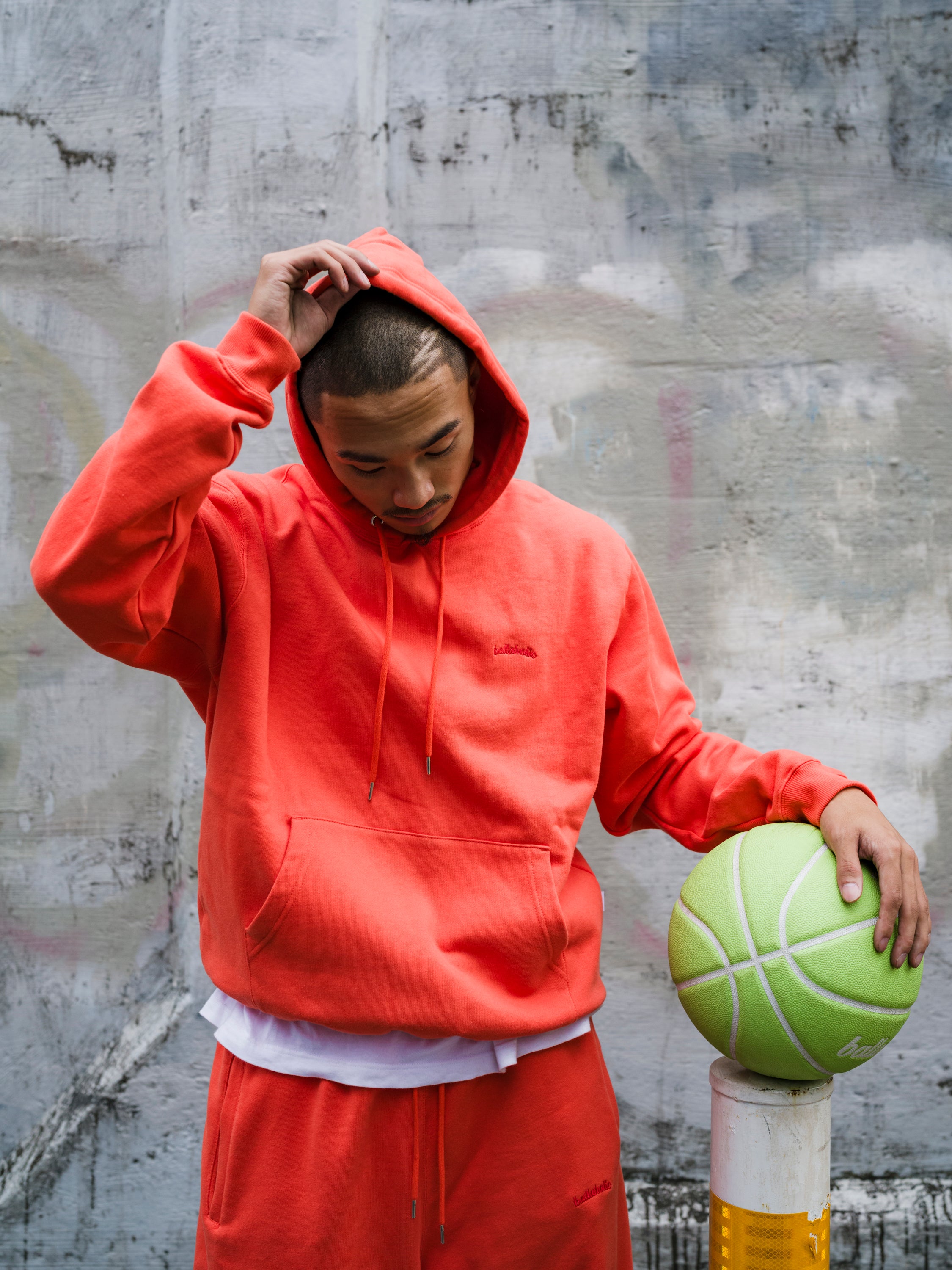 ballaholic-small-logo-sweat-hoodie-orange-mit-stickerei image 2