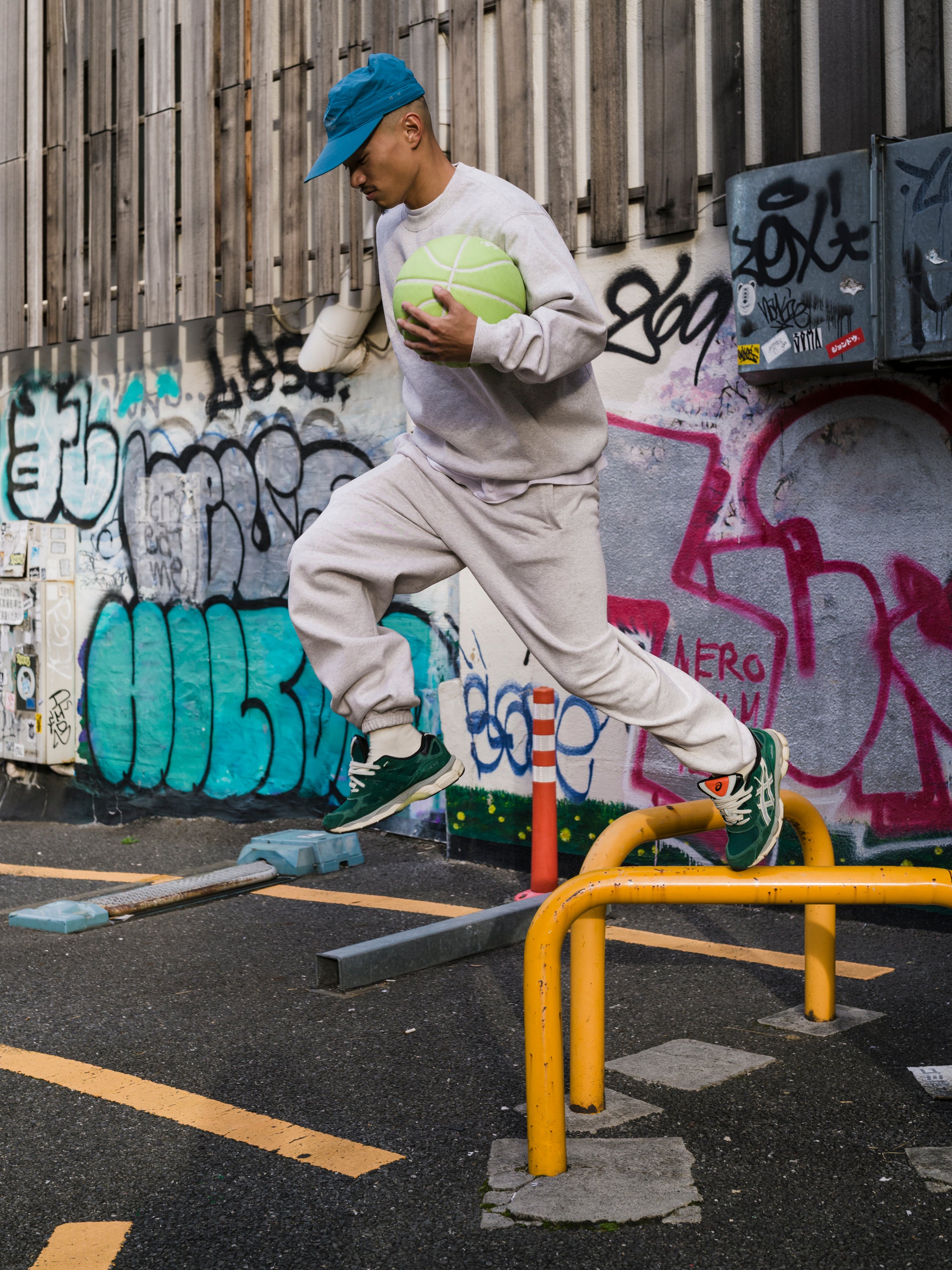 ballaholic-small-logo-sweat-pants-ash-grau image 4