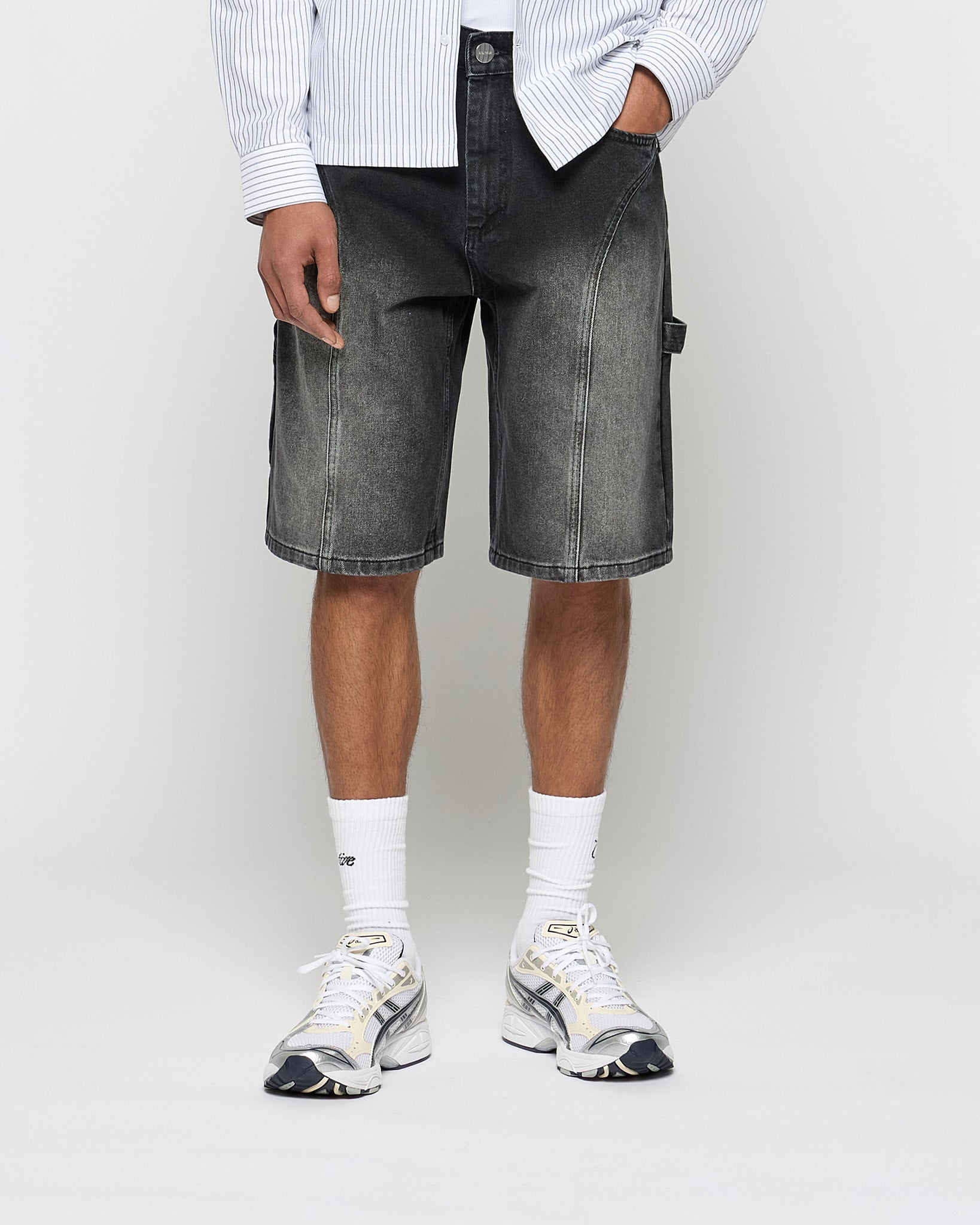 eightyfive-dividing-seams-baggy-shorts-schwarz-washed image 5