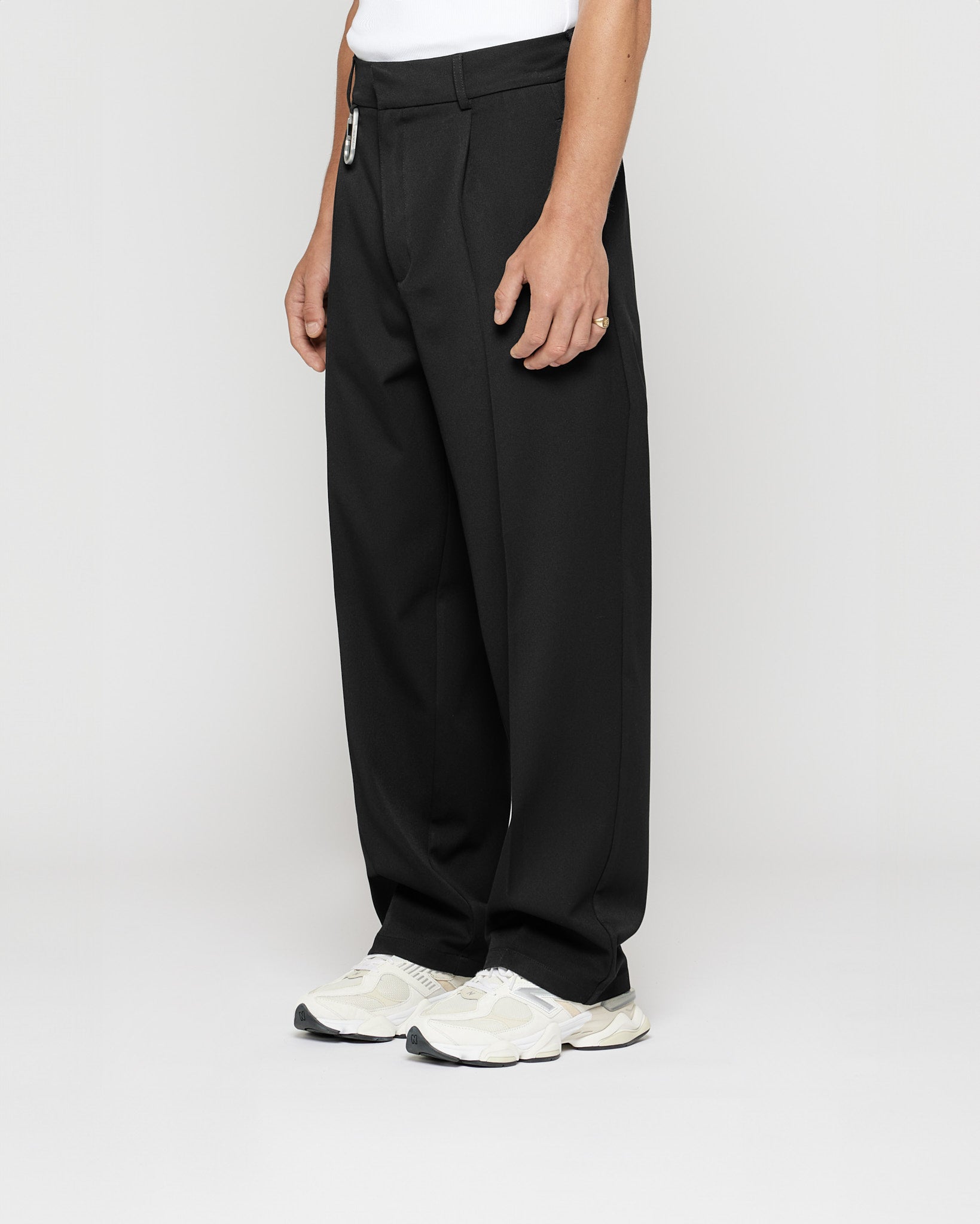 eightyfive-pleated-baggy-tailored-pants-schwarz-b-gelfalte image 3