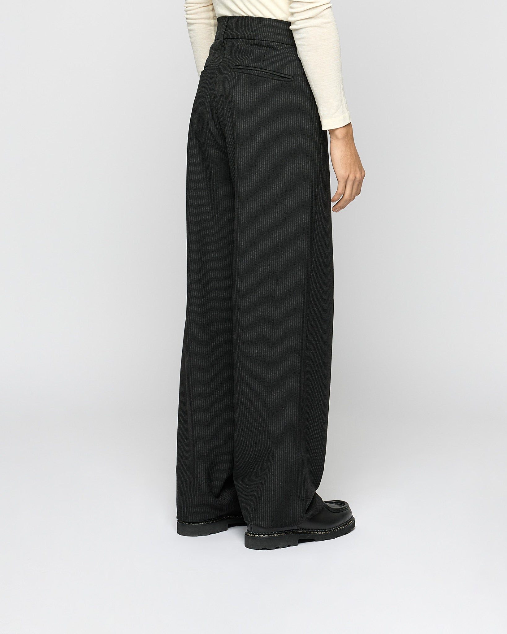eightyfive-pinstripe-baggy-tailored-pants-hose-black-pinstripe image 4