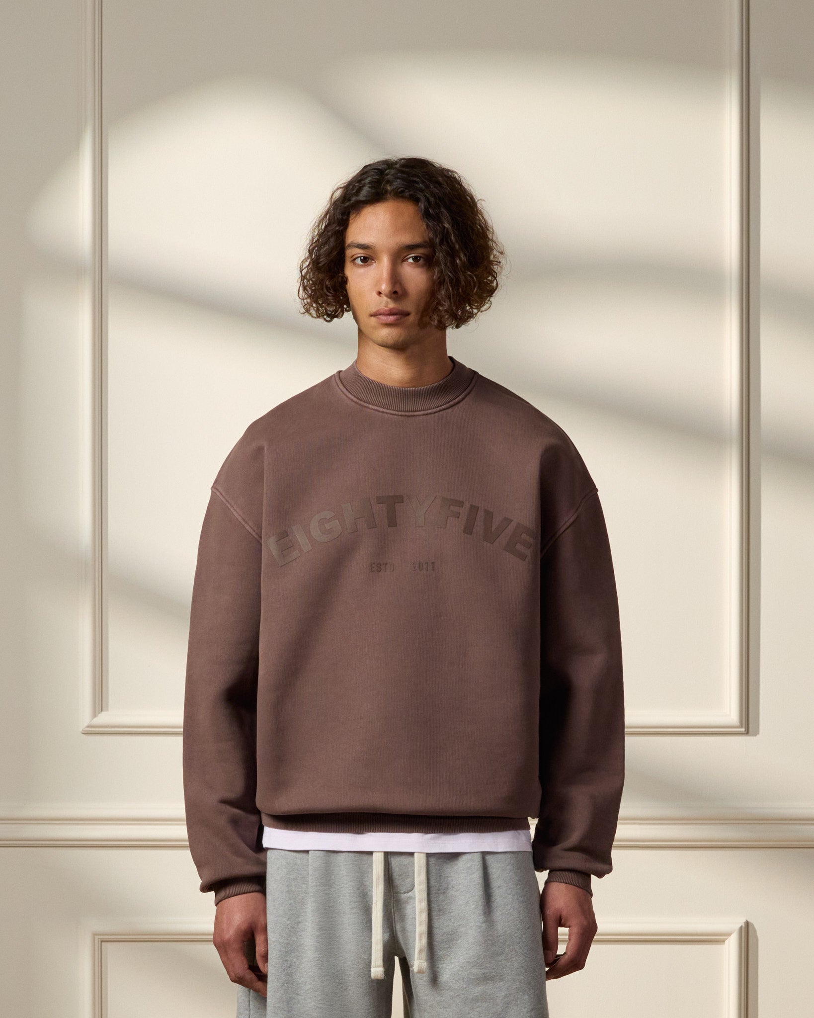 eightyfive-90s-sports-sweater-brown-oversized-pullover image 3