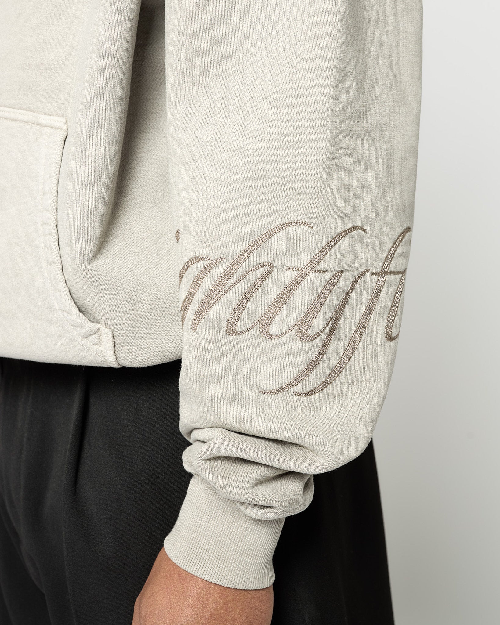 eightyfive-embroidered-handwritten-hoodie-vintage-light-grey image 6