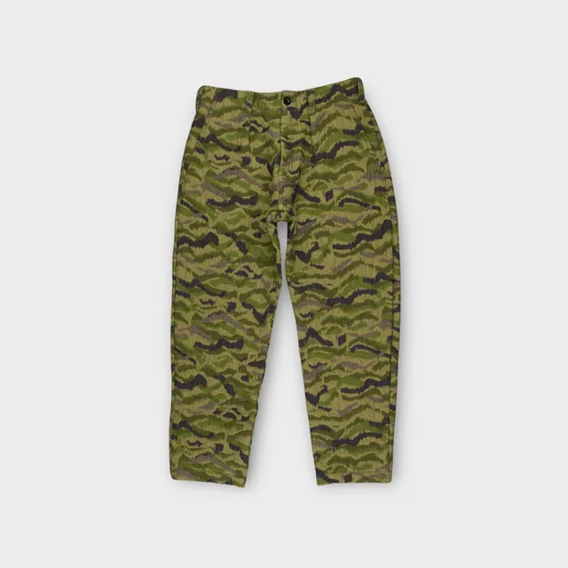 le-fix-camo-hose-gr-n-tarnmuster image 1