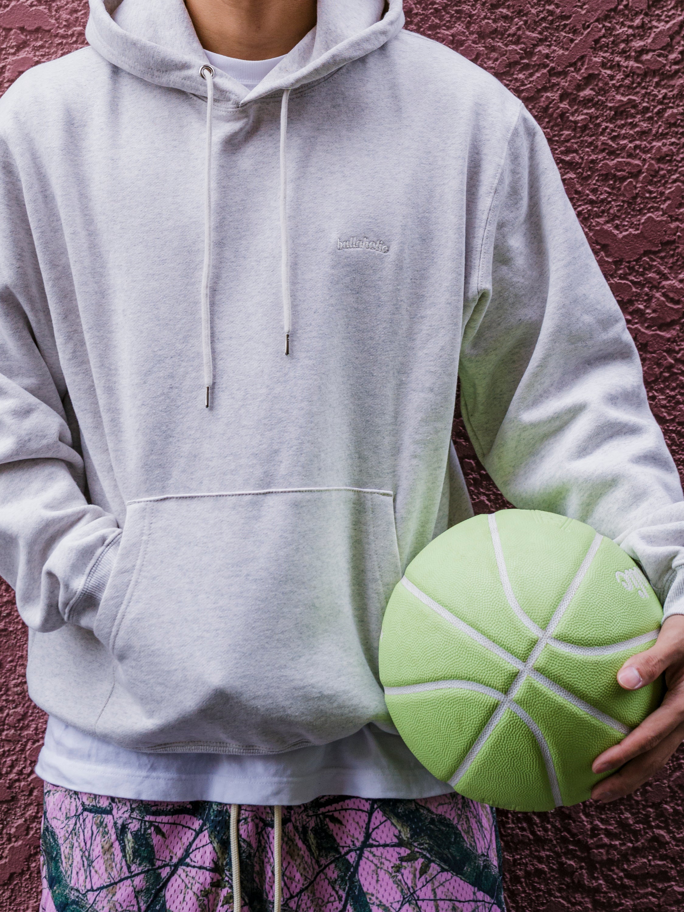 ballaholic-small-logo-sweat-hoodie-ash-grau-stickerei image 2