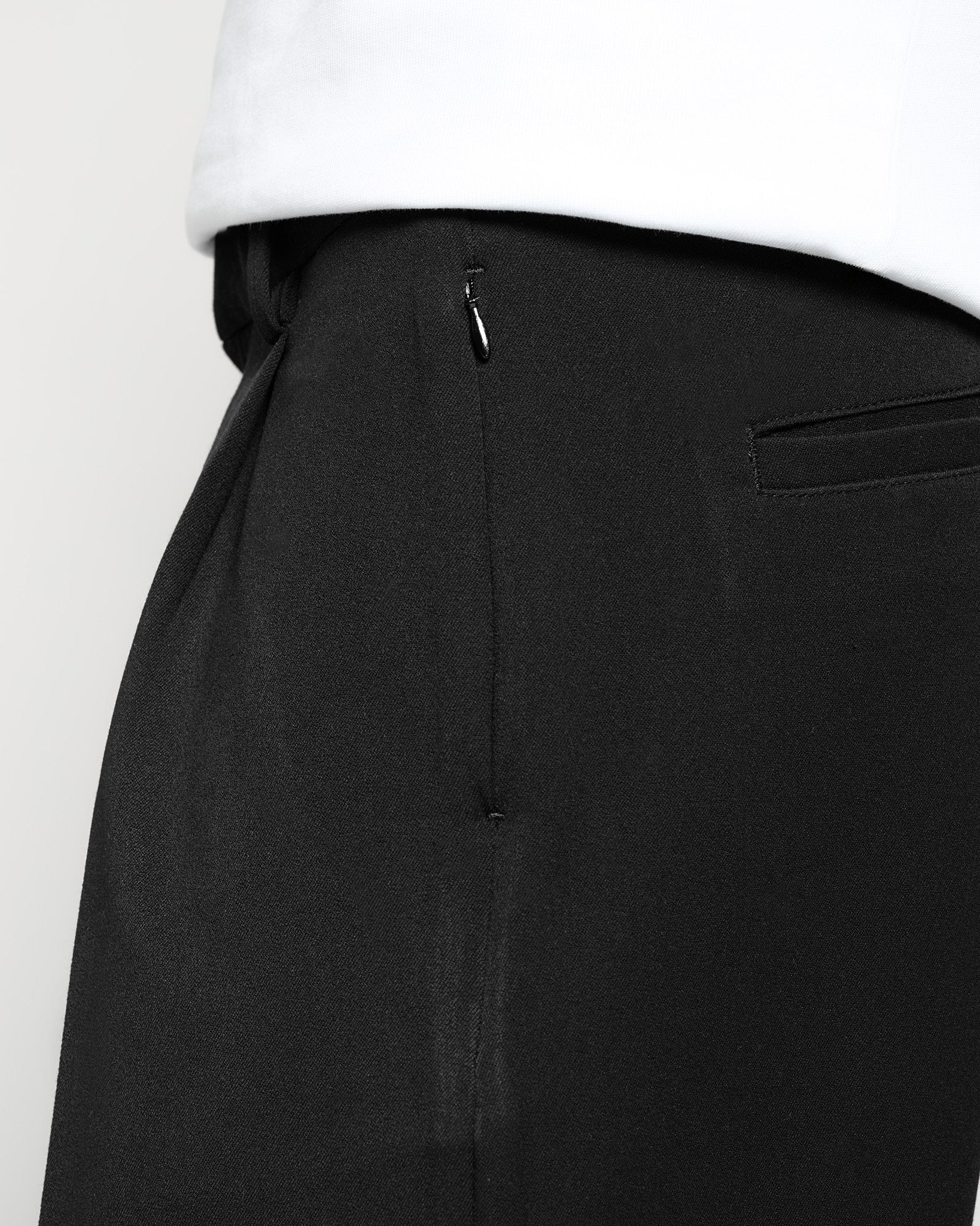 eightyfive-bottoms-pleated-tailored-shorts-black-b-gelfalte image 7