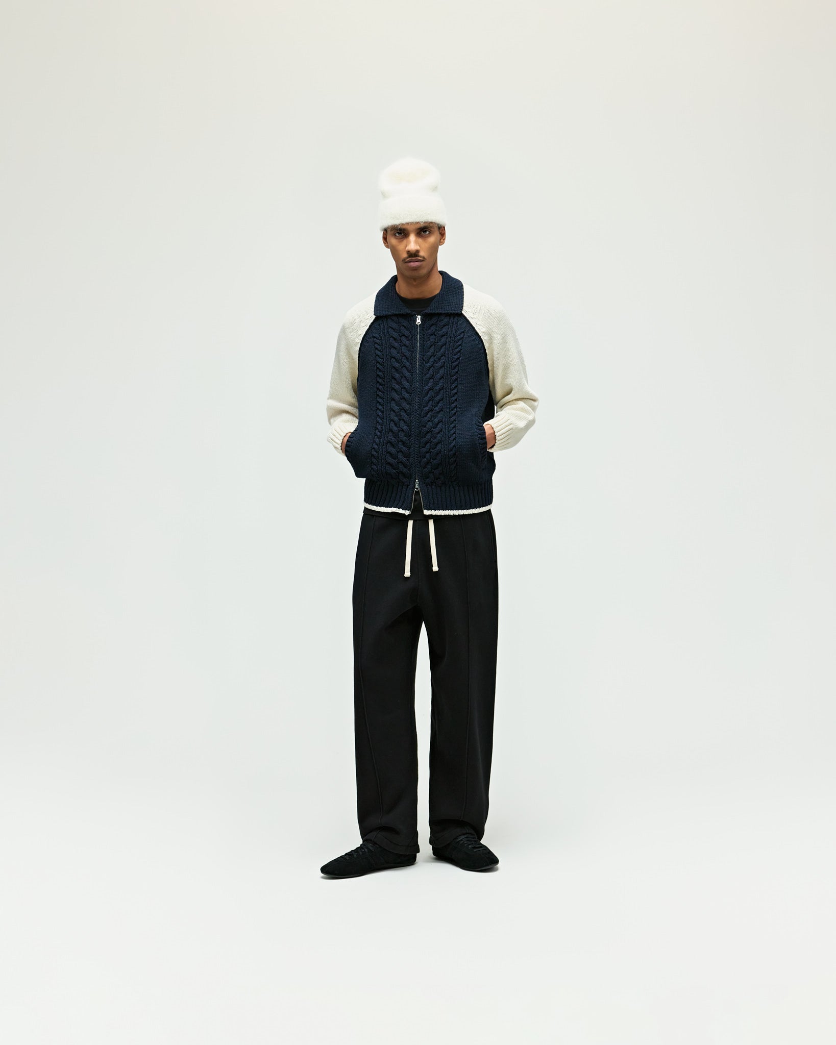 eightyfive-bottoms-wide-sweatpants-jogginghose-black-weit image 4