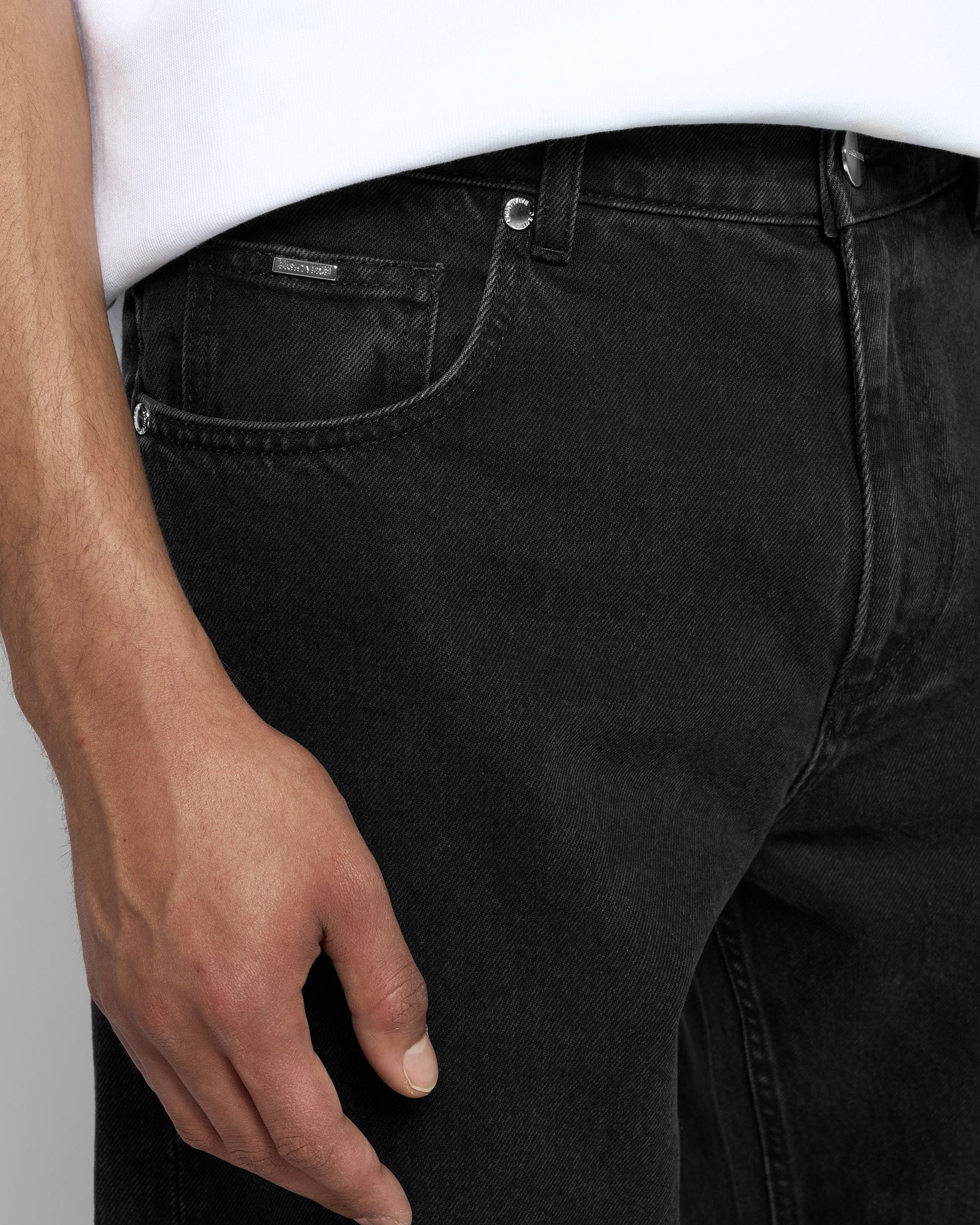 eightyfive-bottoms-open-hem-loose-denim-jeans-black-washed-lose image 7