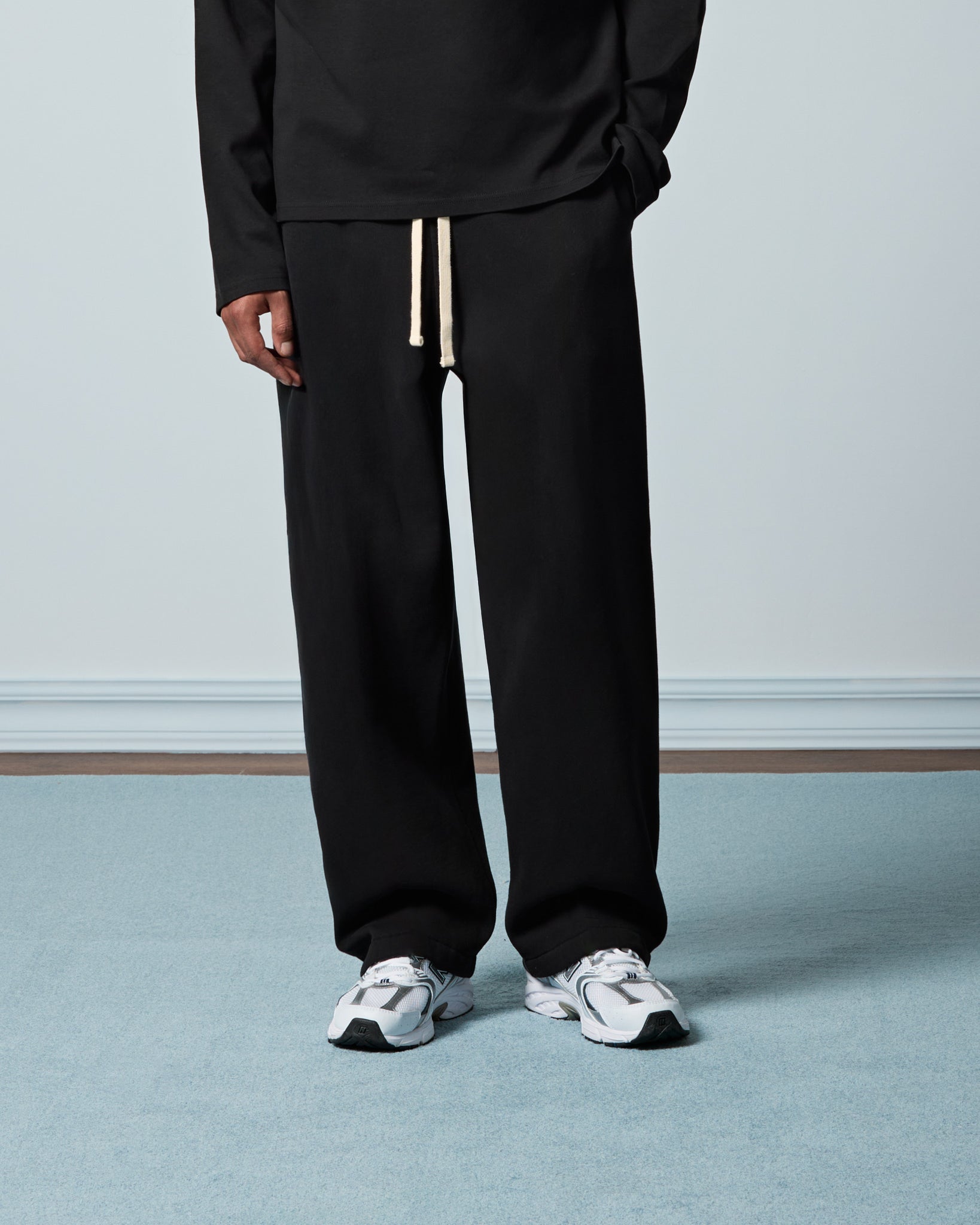 eightyfive-bottoms-signature-wide-sweatpants-hose-black-weit-baumwolle image 3