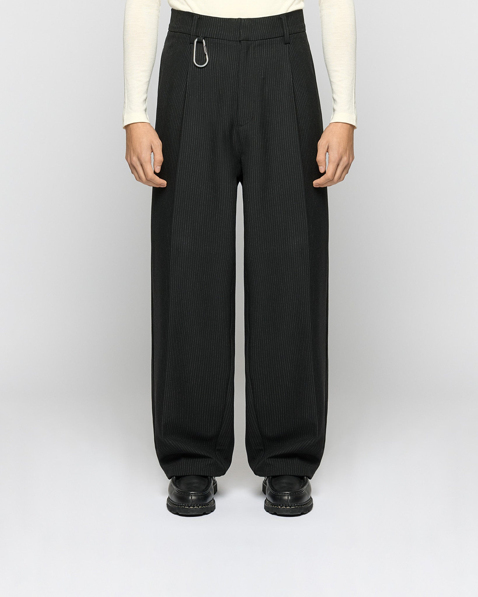 eightyfive-pinstripe-baggy-tailored-pants-hose-black-pinstripe image 2