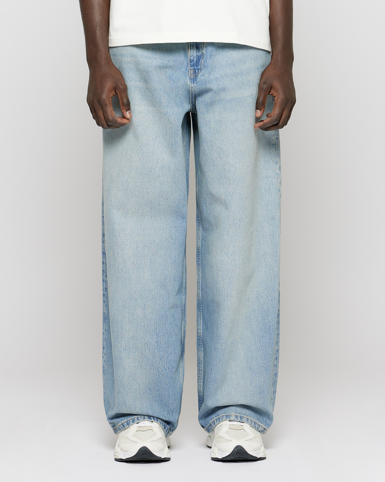 eightyfive-bottoms-wide-denim-jeans-light-wash-blue image 2
