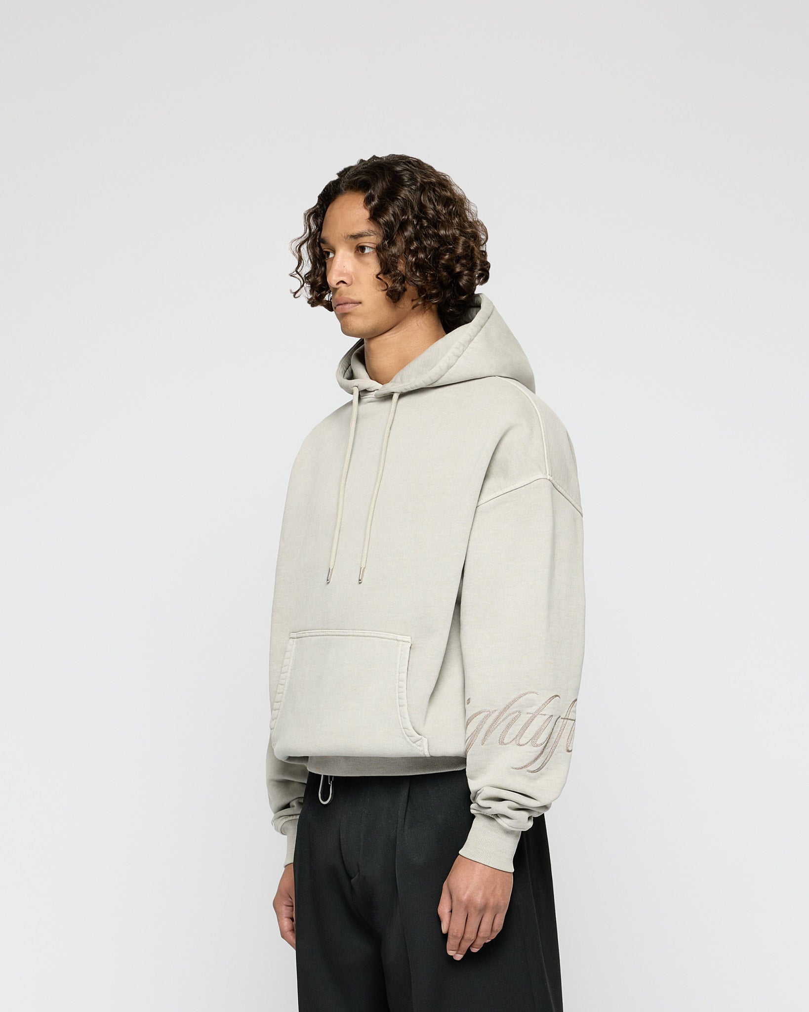 eightyfive-embroidered-handwritten-hoodie-vintage-light-grey image 3