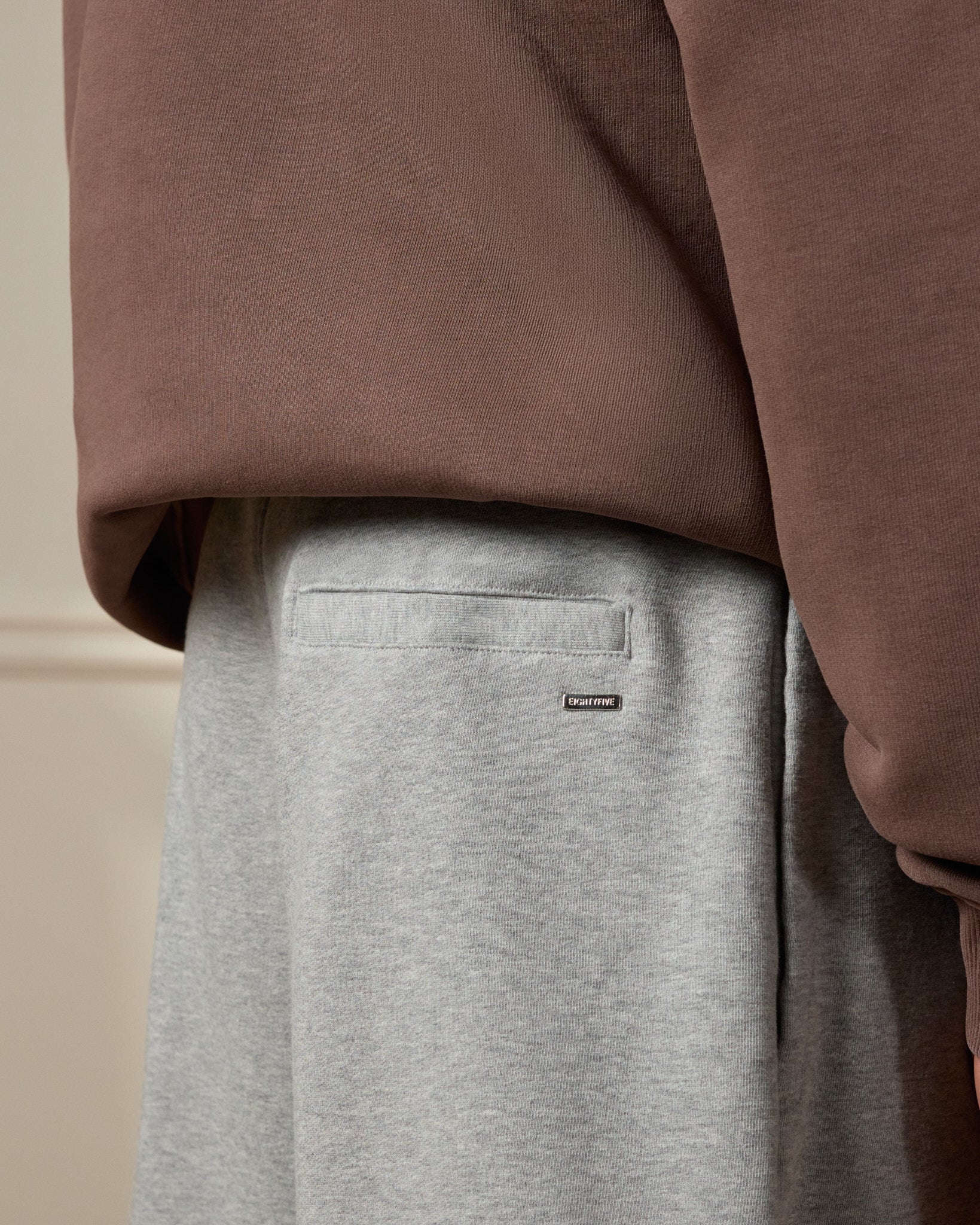 eightyfive-bottoms-pleated-sweatshorts-sporty-grey-relaxed image 7
