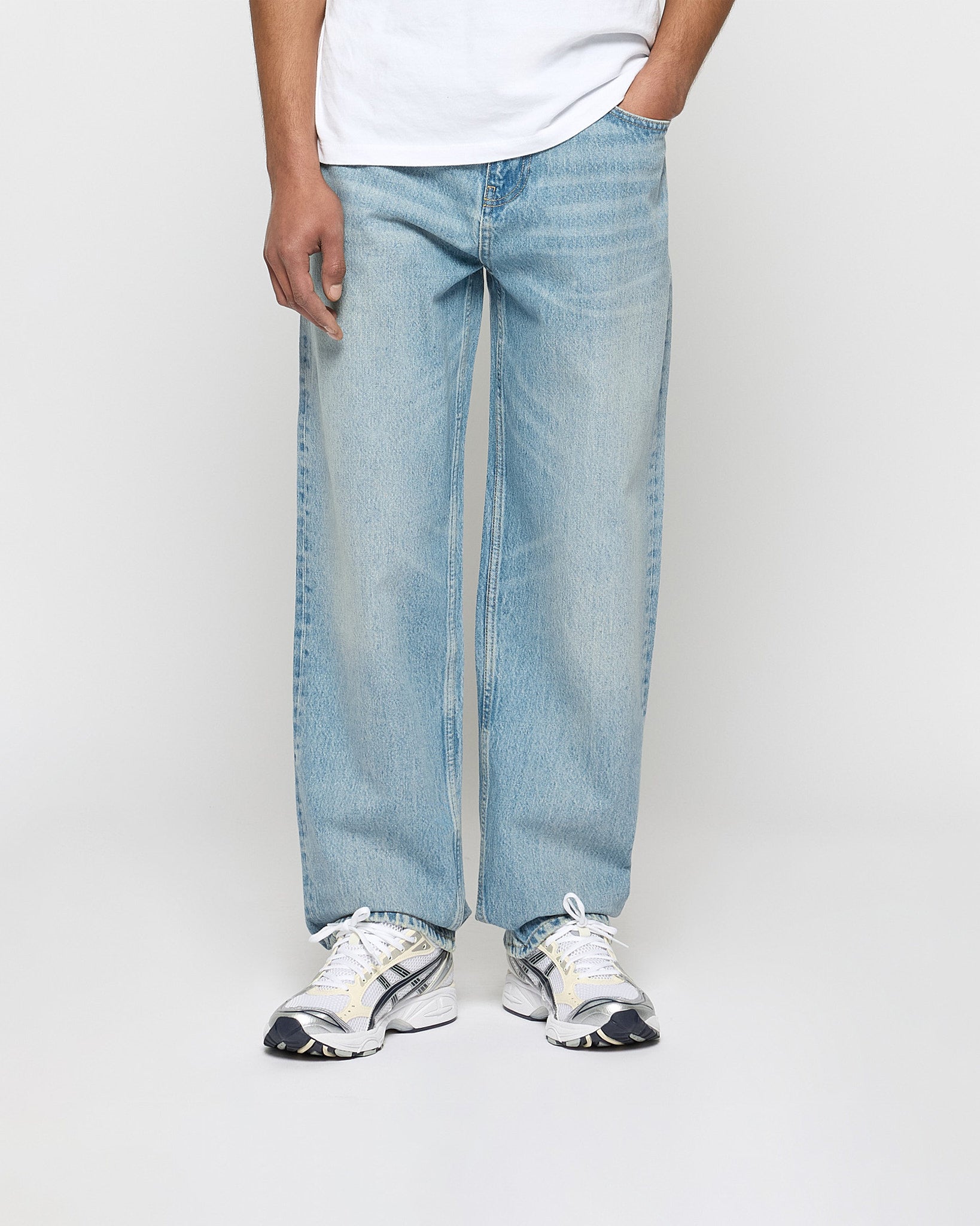 eightyfive-baggy-denim-jeans-light-wash-blue image 2