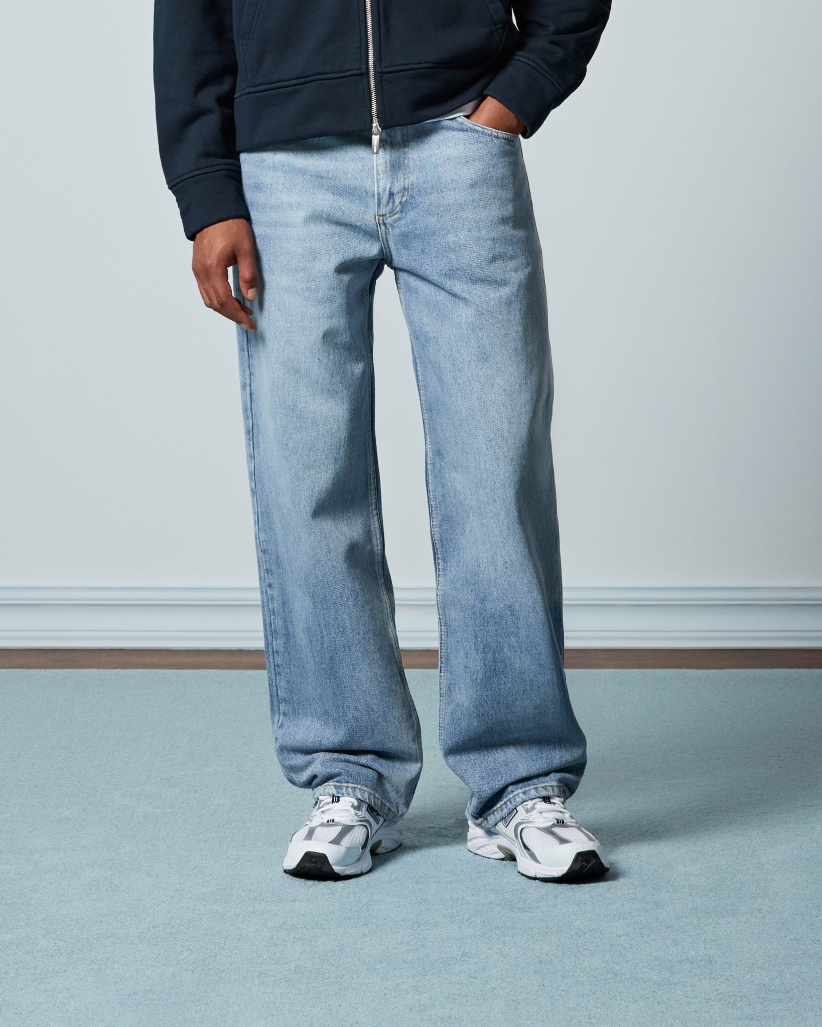eightyfive-relaxed-denim-baby-blue-hellblaue-jeans image 3